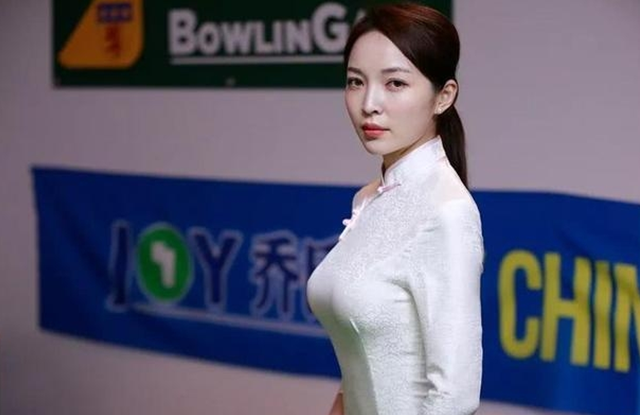 运动|28岁美女台球裁判，身穿旗袍，大秀凹凸身材，运动让她更有魅力