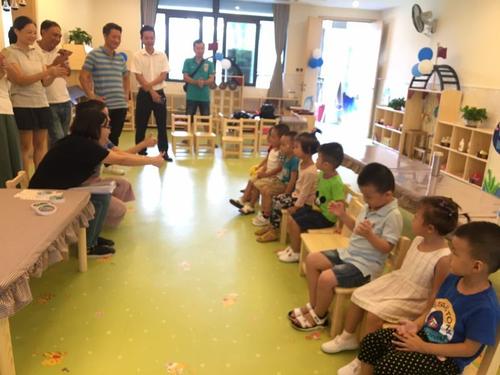 婴幼儿常识|国药育儿知识：夜醒就找人，是宝宝太粘人了吗？