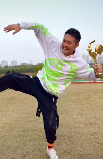 吴宣仪|一个女人毁了他，一个女人骗了他，43岁的印小天就这样改写了命运