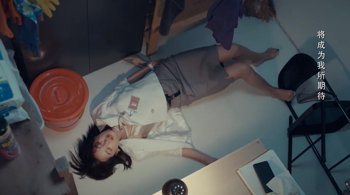 周锐|连续2天收视破2，和央视黑马剧“硬碰硬”，浙江台新剧到底凭啥