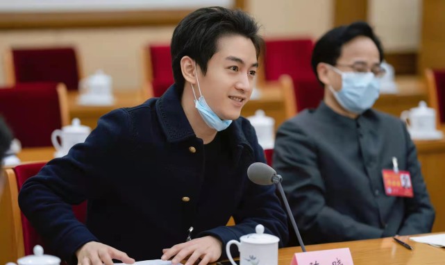 电视剧|陈晓陈妍希居家给儿子庆生，透露小星星今年有三个奥特曼蛋糕，童趣十足