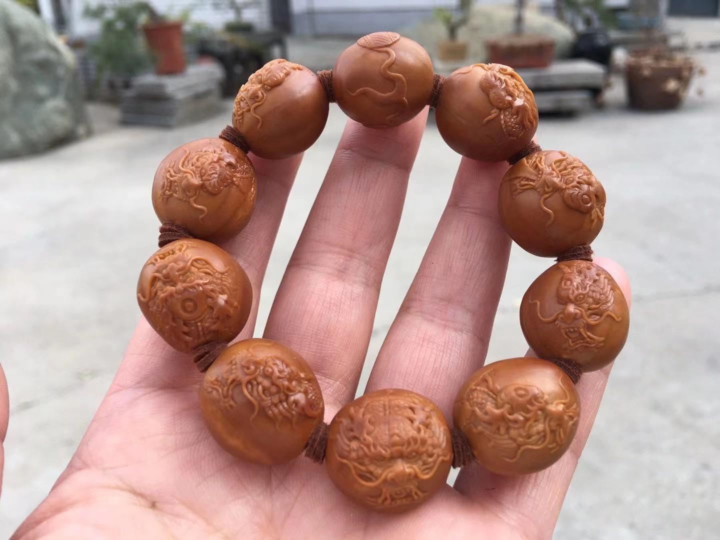 核雕|九龙橄榄核有什么寓意？九龙核雕手串应该怎么盘？