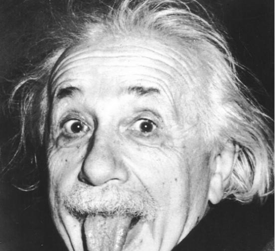 爱因斯坦 看到爱因斯坦的鞋子，我们才明白，为何课本上只有他的半身照