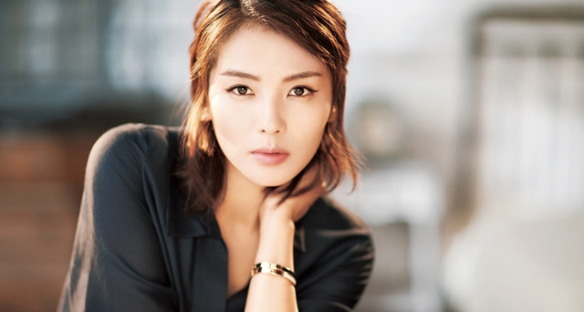 赵薇|43岁刘涛大方晒性感照！裤子高开叉到大腿，眼神魅惑姿势太风情