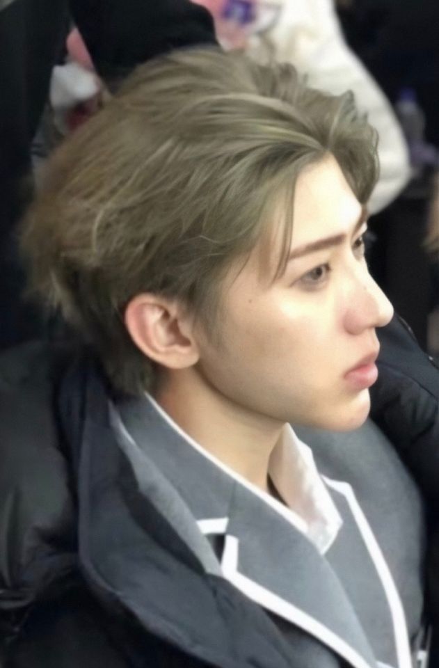 王一博|蔡徐坤: 我卸了，鹿晗: 我卸妆了，王一博: 你们聊