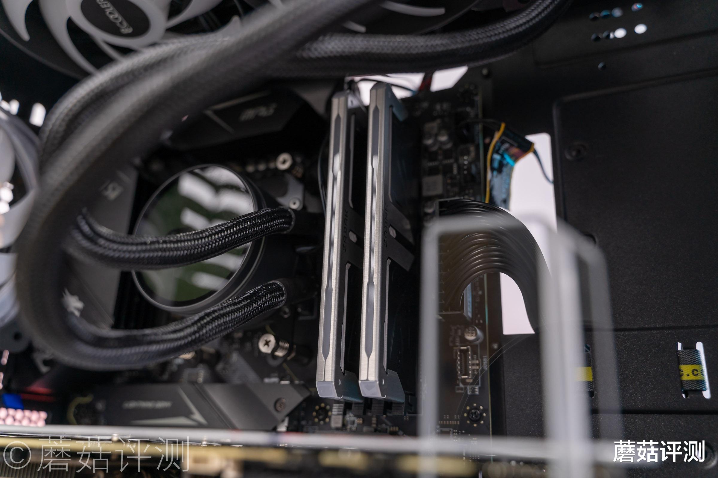 机箱|外观精致,散热表现优秀、超频三凌镜240一体式水冷散热 评测