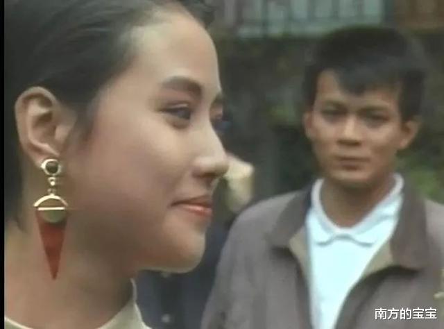 周海媚|55岁周海媚直播被催婚，网友：“女神老了，太可怕了”