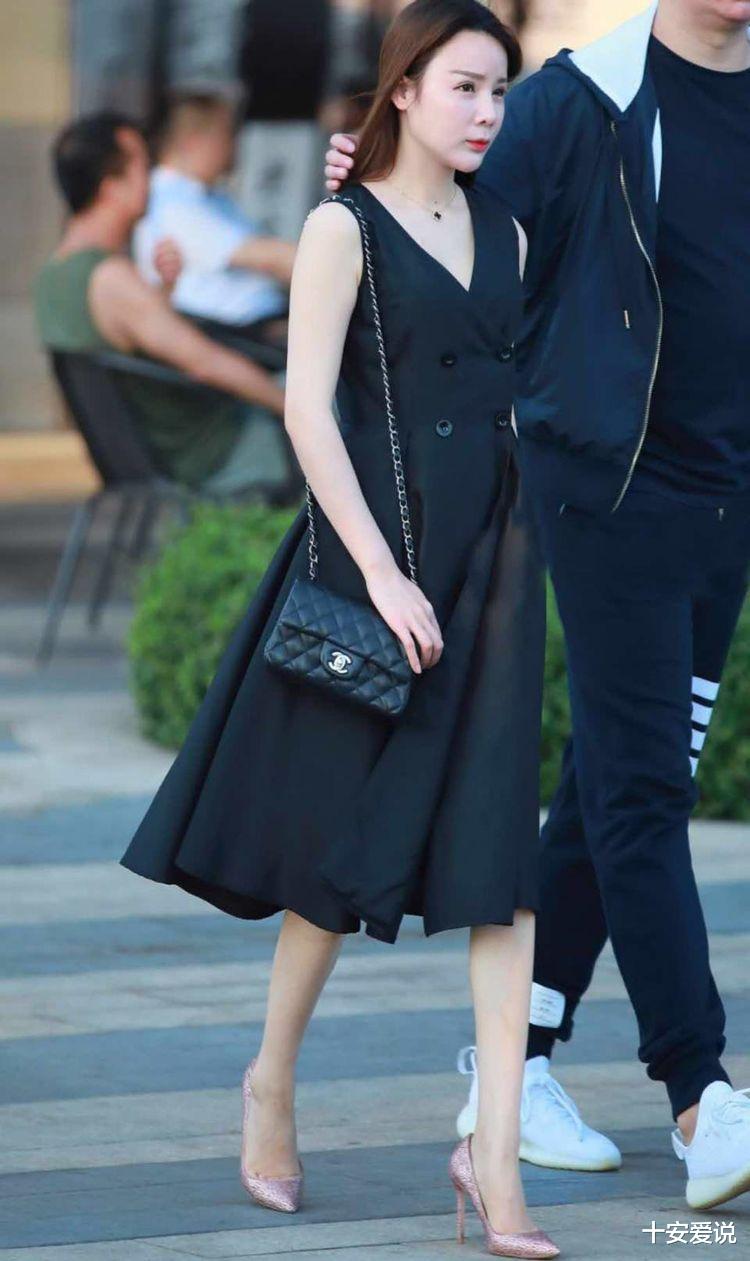 十安爱说|连衣裙可以增强轻盈感,更加时尚减龄一些,简约而不失魅力