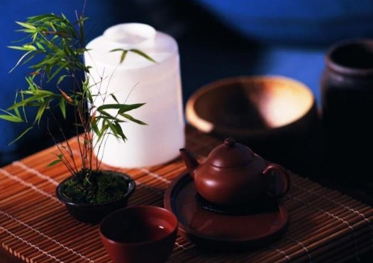 梦缘易八字命理|八字身旺格局低,先苦后甜喜相随,35岁后财运升,富贵前程在眼前