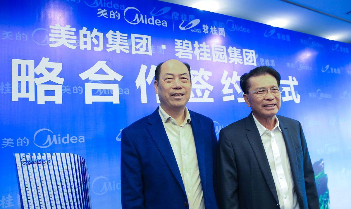 2位白手起家90后,一个卖奶茶财富100亿,一个卖咖啡,年轻人咋了