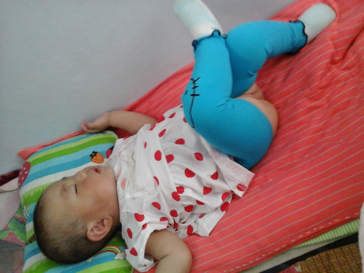 母婴说事|儿童心理学:这两种睡姿的宝宝,脾气都较为“火爆”,不改影响大