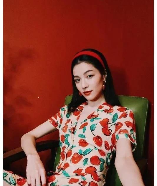 陈钰琪|她被冯小刚捧红，成龙接着捧，洪金宝排队等着捧，不愧是天选之女