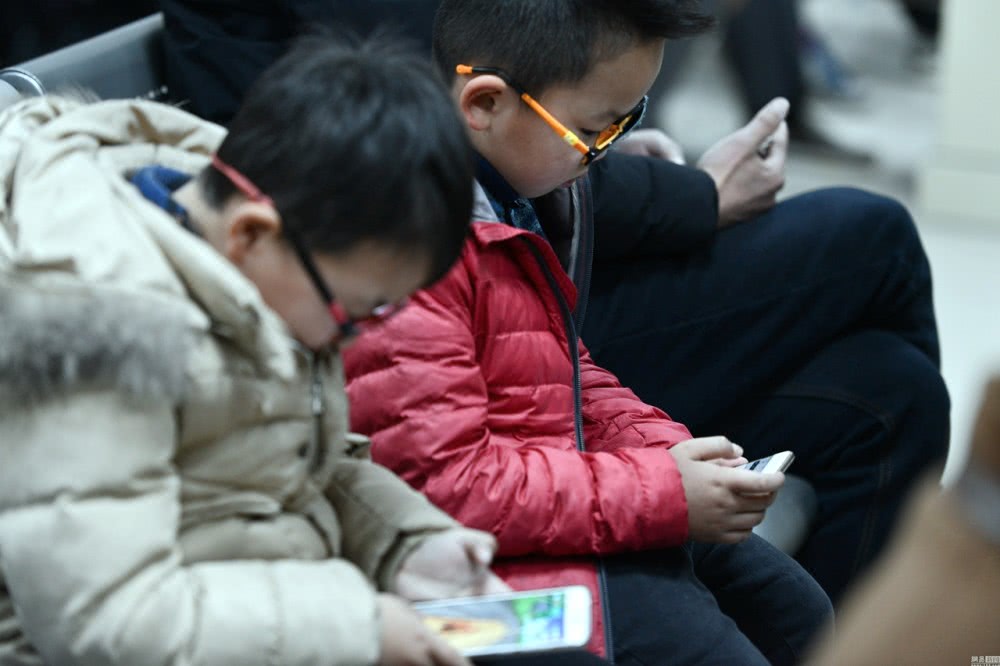 Hi家有小甜椒儿|为了教育孩子，40岁父亲以身作则参加高考，这200多分怎么收场？