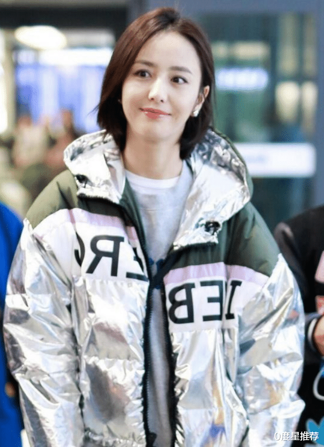 佟丽娅|佟丽娅这身材谁不爱？穿羽绒服也不显臃肿，“仙鹤腿”杨幂都想拥有