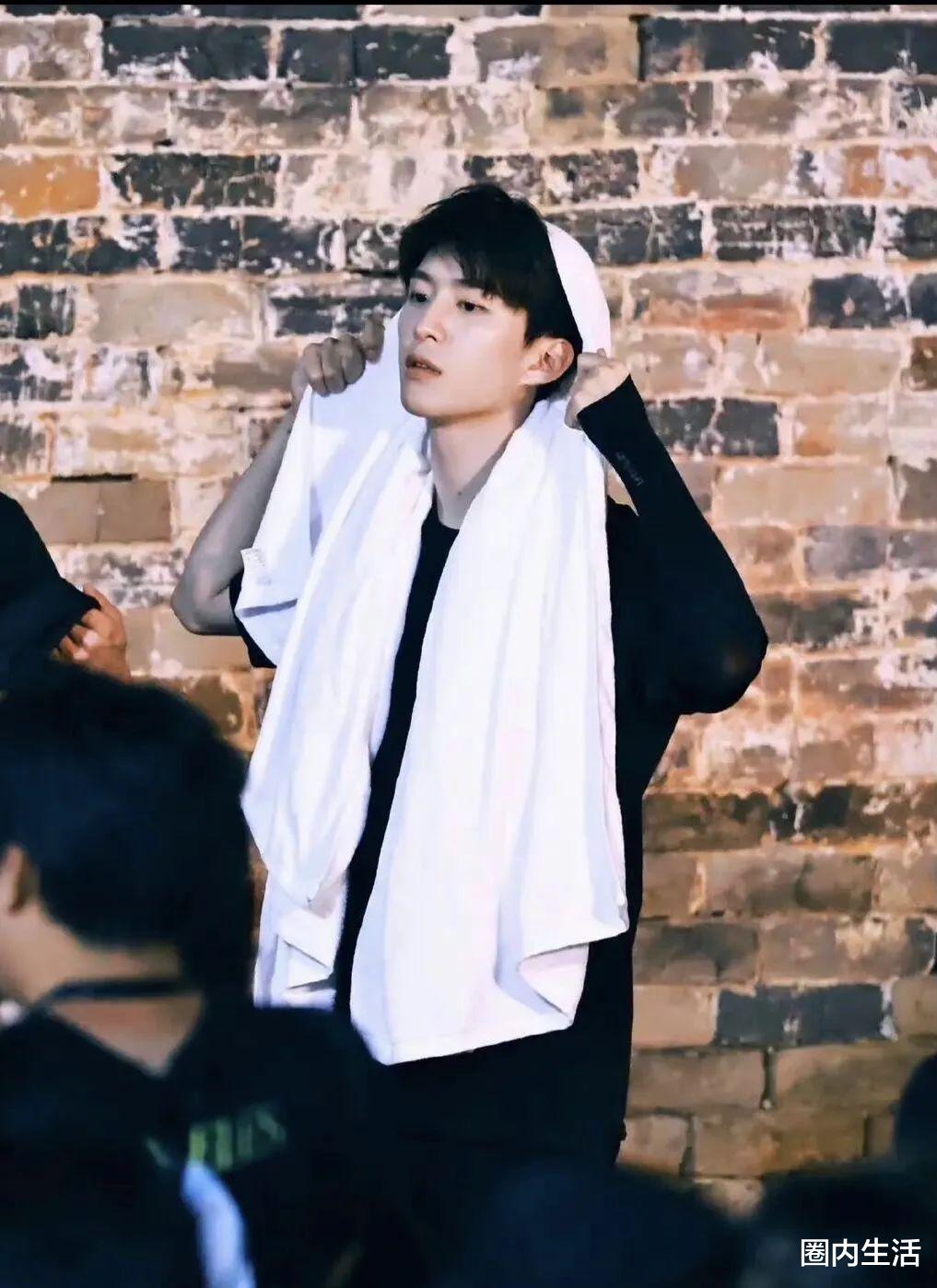 白举纲|白举纲结婚很久了，这次官宣没让他掉粉，反增加了不少路人缘！