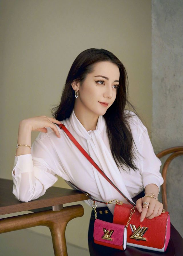 迪丽热巴|迪丽热巴作为新疆人因不表态被骂，如今他们都不再沉默，发表声明表态