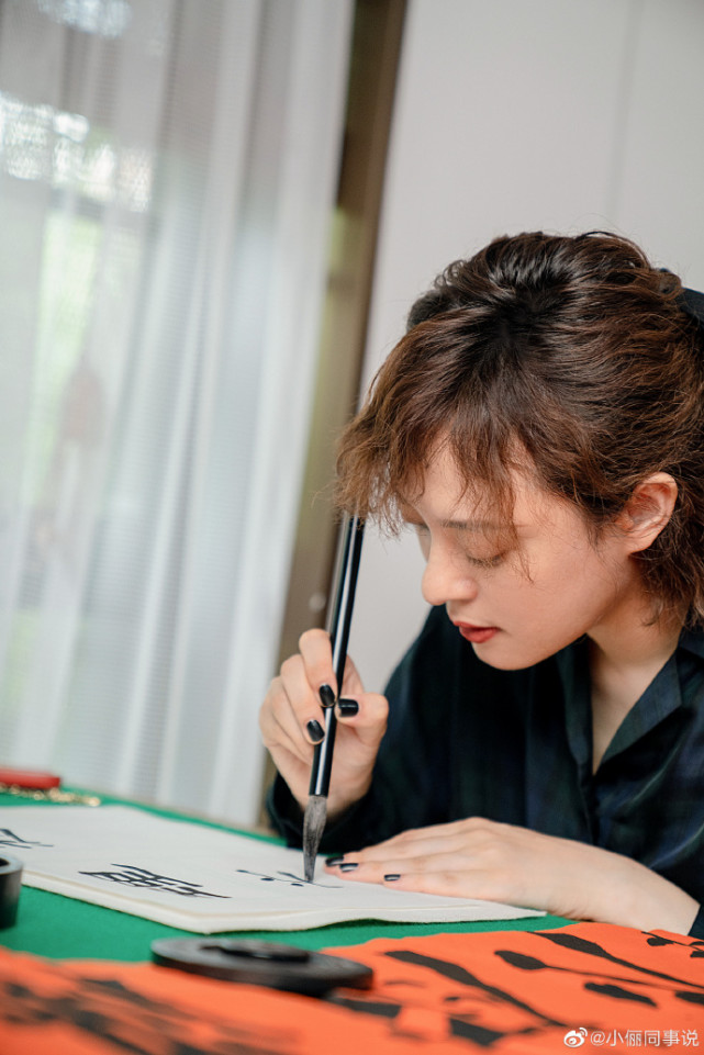 孙俪|孙俪换新发型颜值回春！手写49遍理想之城，书法堪称大师水平