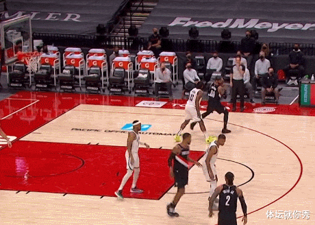 詹姆斯·哈登|跟哈登杠上了？安東尼背打哈登，連頂2下都沒動，5秒后甜瓜認慫了