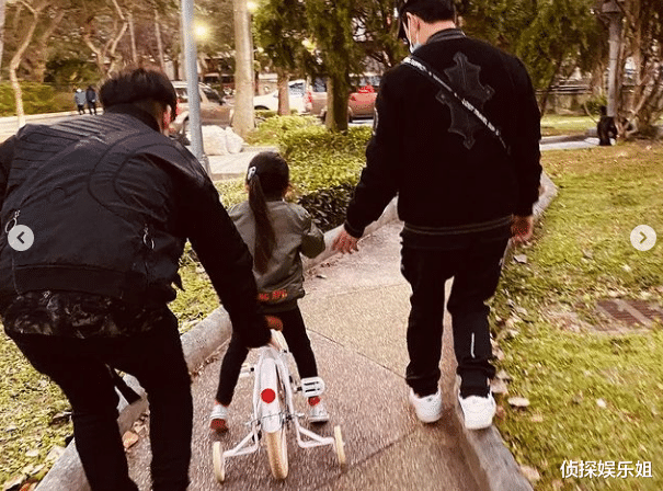 小周周|周杰伦晒女儿萌照，小周周骑单车两个“保镖”守护，被宠成公主
