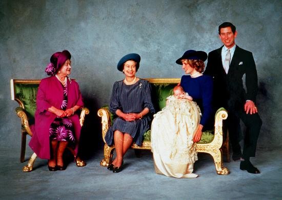 照见古今 戴安娜是女王认准的儿媳，为王室生俩儿子，为何后来成“眼中钉”