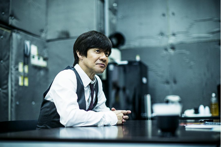 黄家驹|27年前，他拽着黄家驹从高台坠落，黄家驹遗憾去世, 他却风光至今