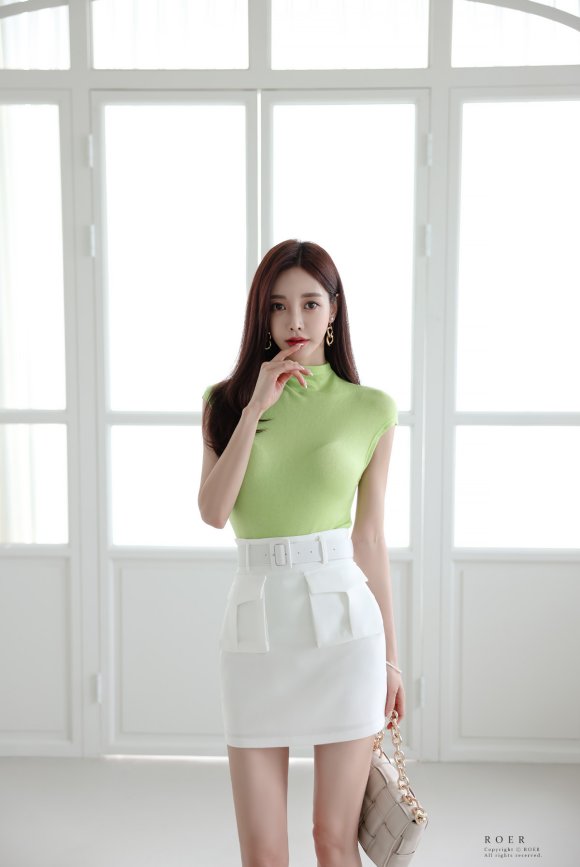 壹品穿搭|女神孙允珠高清时尚搭配：炫烁金绿简约都市丽人无袖裙