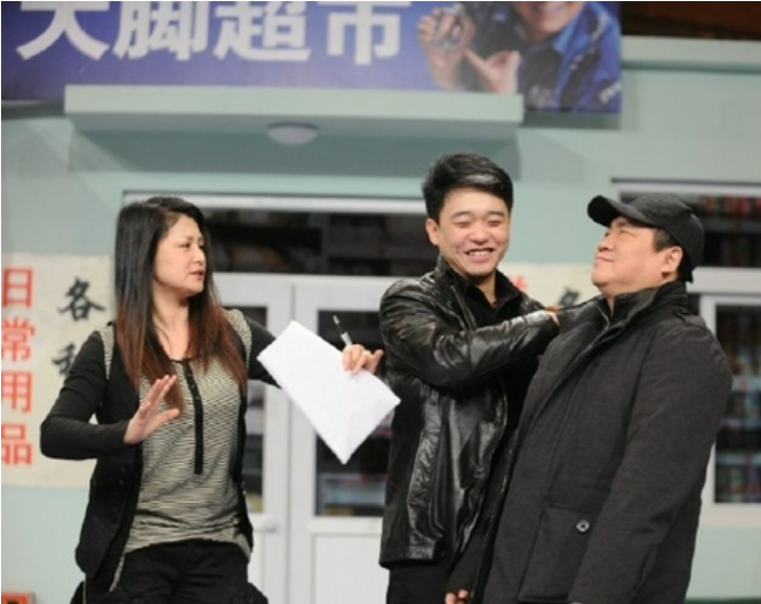 于月仙|于月仙去世时乘坐的豪车曝光，整个车顶被掀开，车辆损毁严重