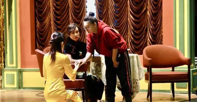 邱淑贞|曾是车间工人，一夜成名后娶“谋女郎”，47岁的他这样逆袭成影帝