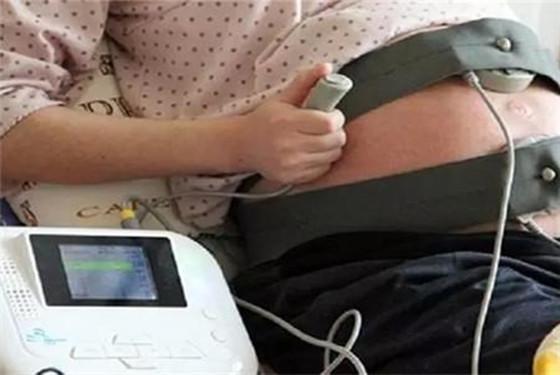 京妈说|朱珠挺八月孕肚逛街，水肿明显却自信满满，孕晚期水肿6招缓解