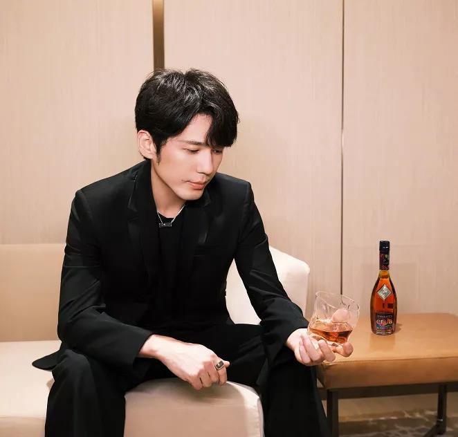 谭松韵|白宇，吴磊，谭松韵，孟美岐是单身？演员不用原音？披哥成团人选