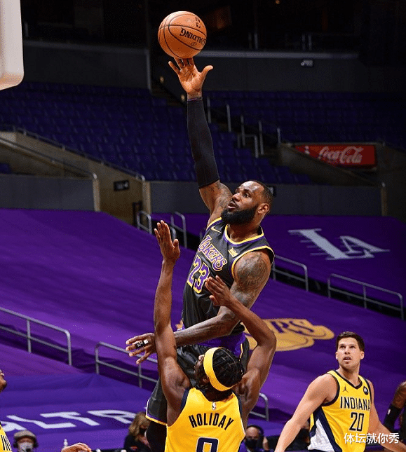 湖人隊|轟22-2！庫茲馬末節暴走，狂轟15分拯救詹姆斯，24+13+2成湖人老大