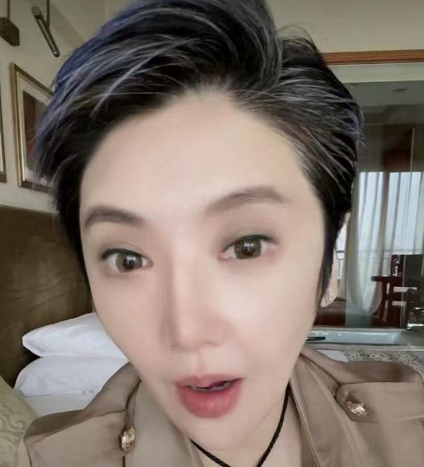 |网友“彬彬有礼”晒旁听证,二审现场成过街老鼠,被人追赶