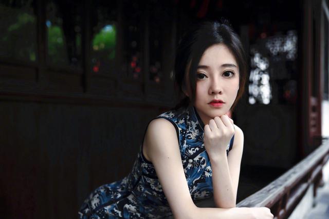 冯提莫|冯提莫为何不穿黑丝袜？看到她早期的照片，似乎明白了什么