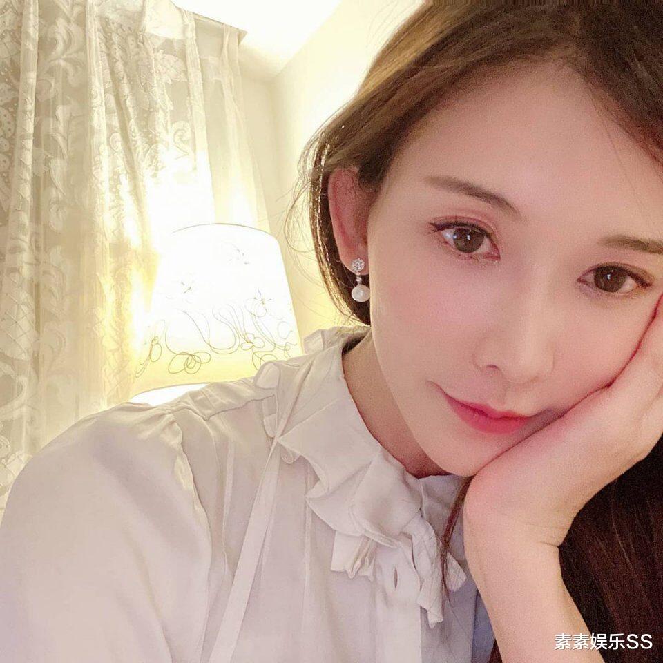 林志玲|林志玲庆祝47岁生日，家中摆着2年前的结婚照片，感恩母亲和生命