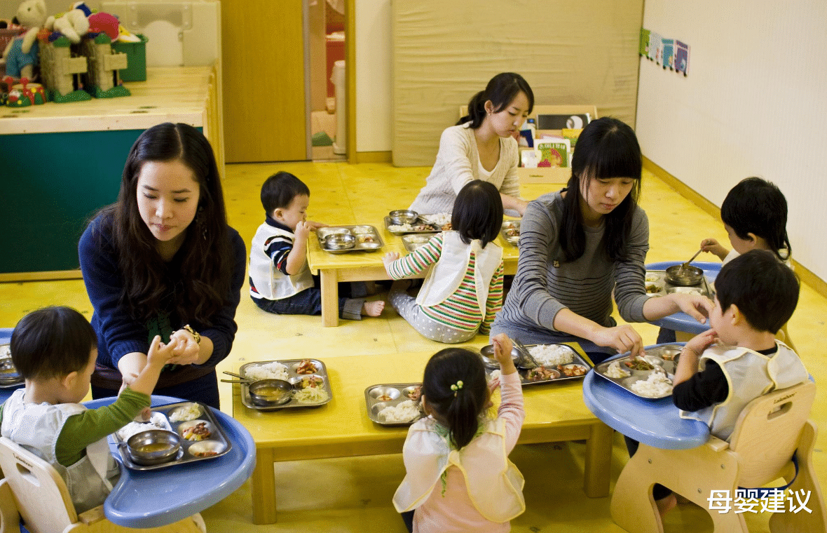 母婴建议|幼儿园老师的“迷惑行为”,让孩子和车合影,家长的回应亮了