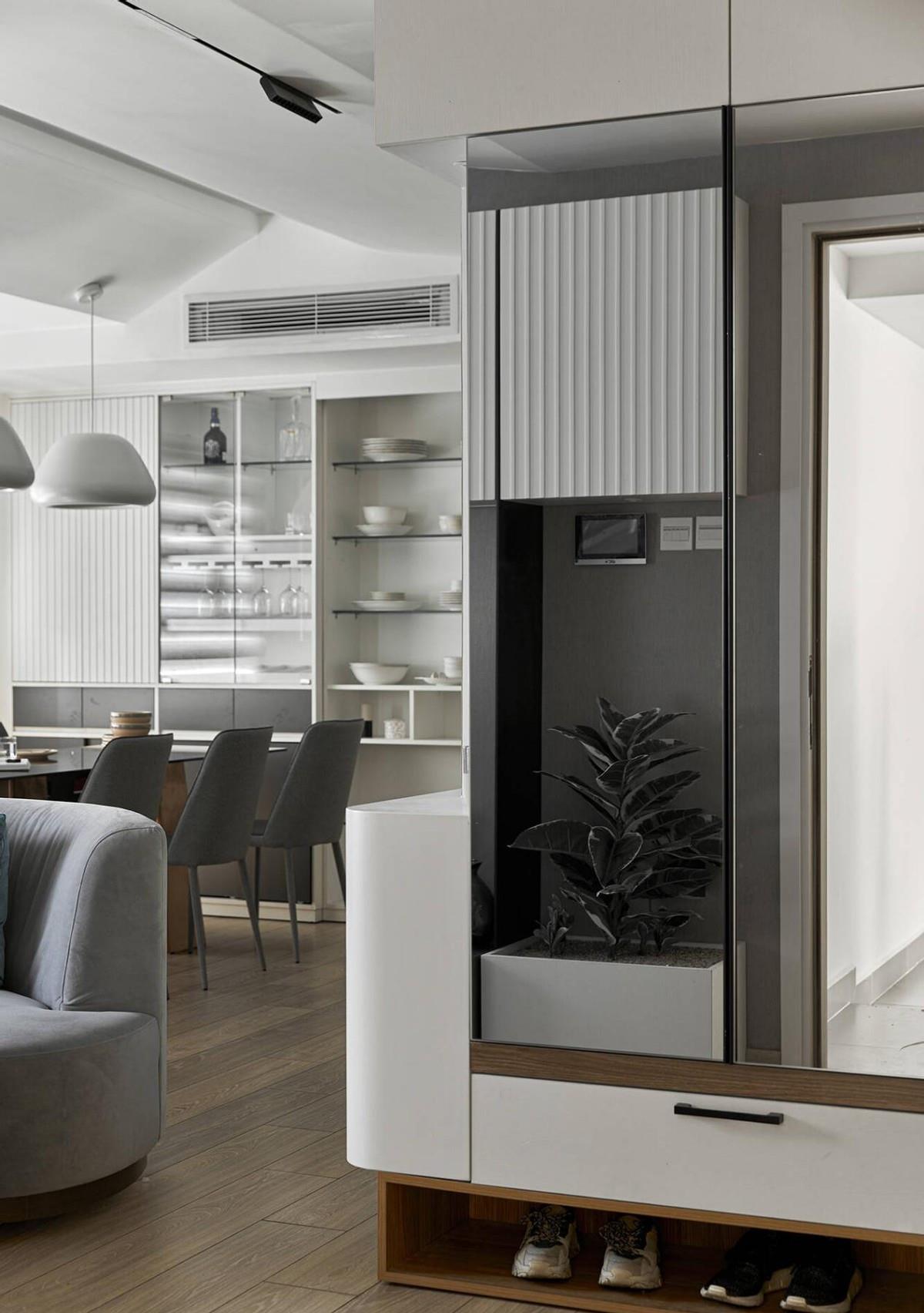 父母吐槽的灰色装修，这对年轻夫妻却很喜欢！77平进门就是高级感