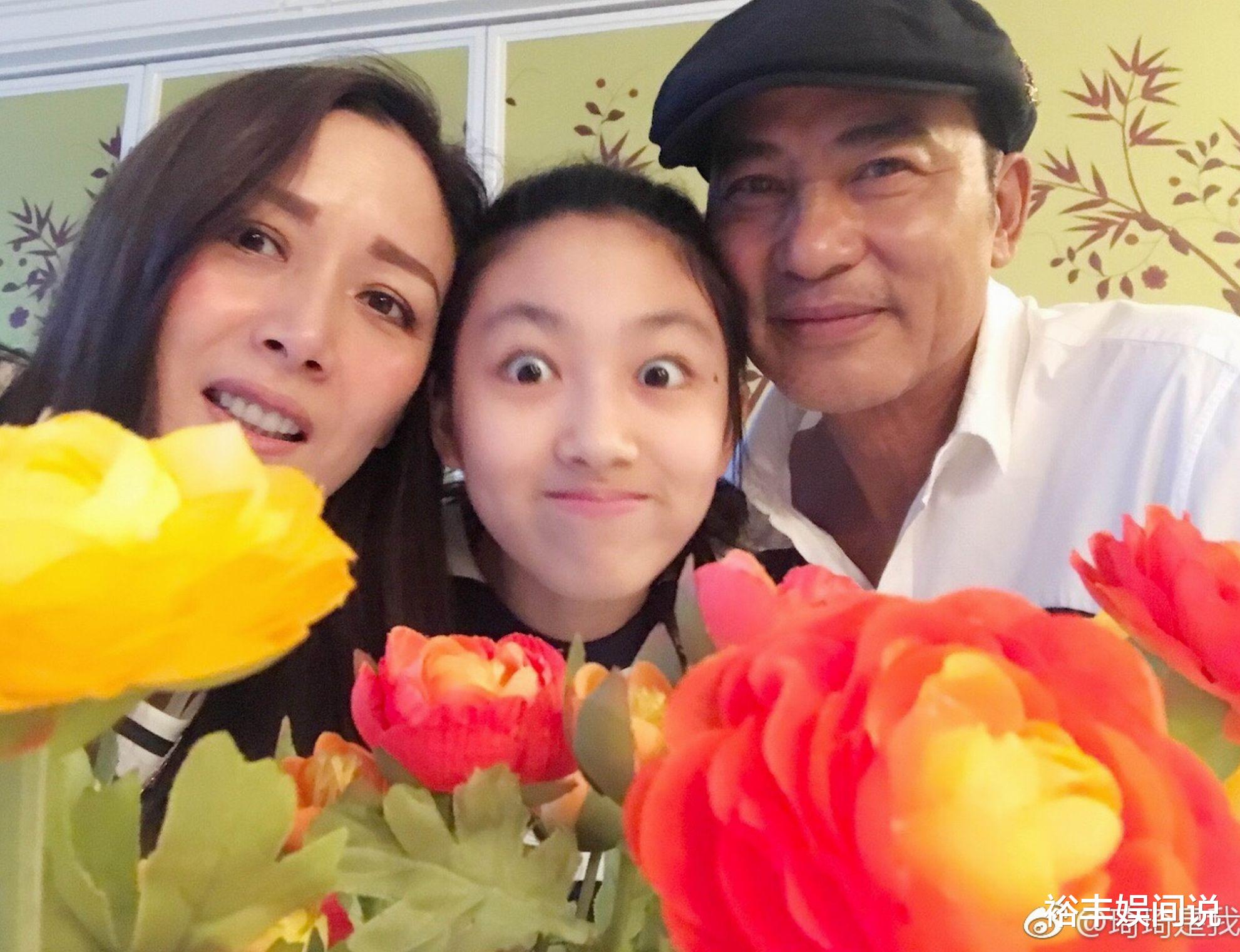 汪诗诗|一众豪门阔太外出游玩，杨小娟身家数十亿，汪圆圆夫家身家百亿