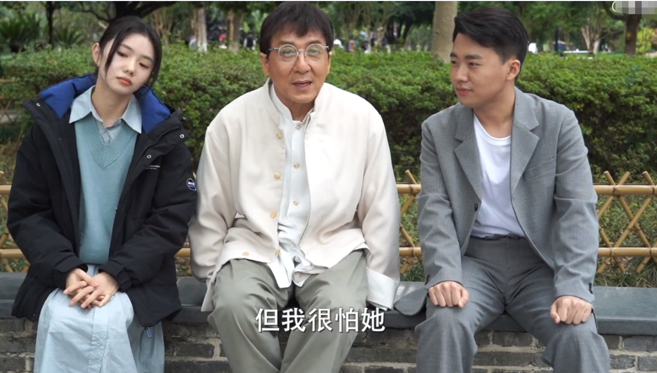 胡歌|成龙罕见向女生撒娇！扭动腰肢表情羞涩，自曝戏中害怕刘浩存