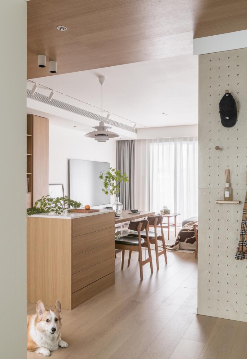 只是动了一面墙,就立马多出个衣帽间,这个布局思路真实用