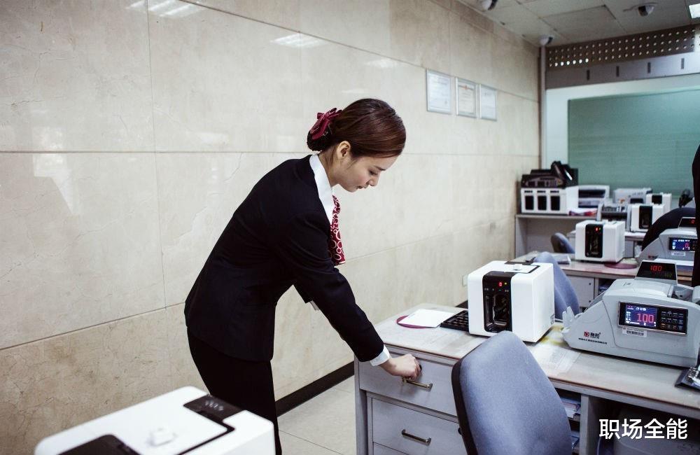 银行 存银行一亿活期存款,你会享受什么待遇?这八个福利还是挺羡慕的