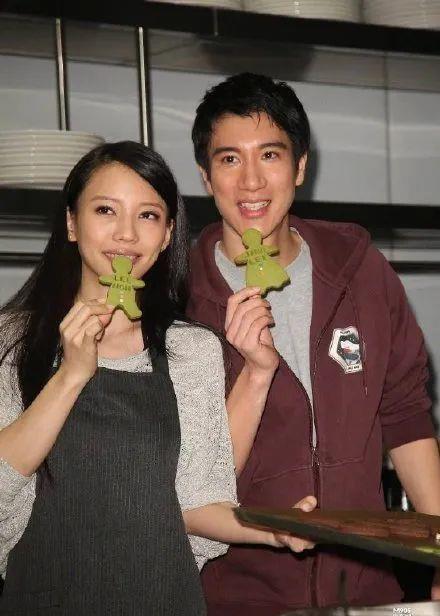 王力宏|王力宏官宣离婚！结婚8年生有3个子女，30亿财产或将一半一半