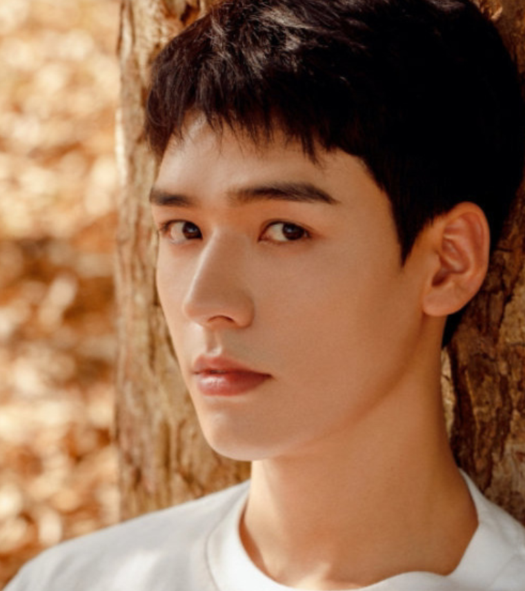 龚俊|地铁偶遇龚俊，生图不惧死亡角度，这未精修颜值可比张哲瀚强