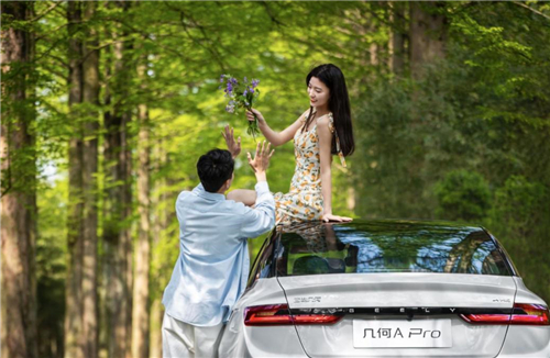 資訊實(shí)時(shí)報(bào) 純電汽車(chē)和傳統(tǒng)燃油車(chē)有什么不同? 買(mǎi)燃油車(chē)可能虧大了