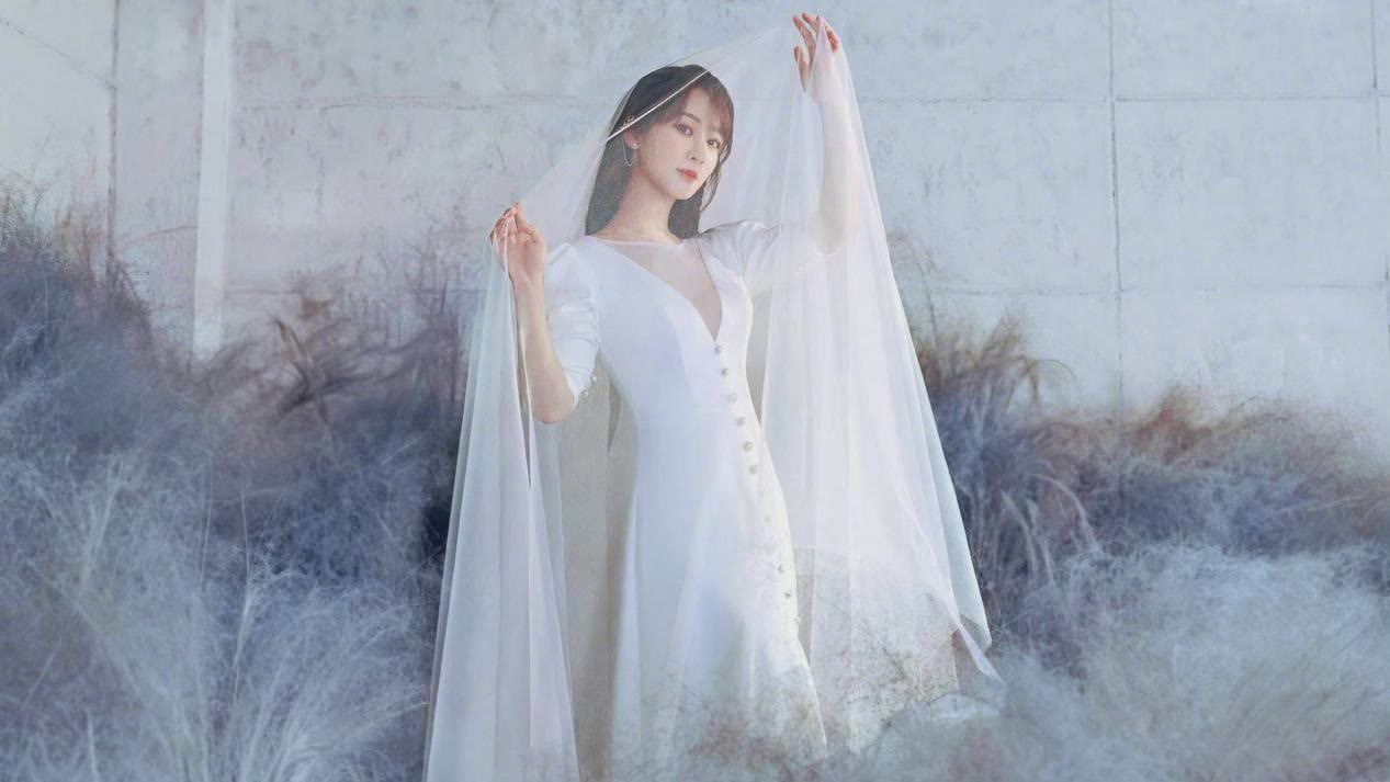 美颜|女星穿婚纱能有多美？迪丽热巴性感高级，毛晓彤美成复古画报女郎