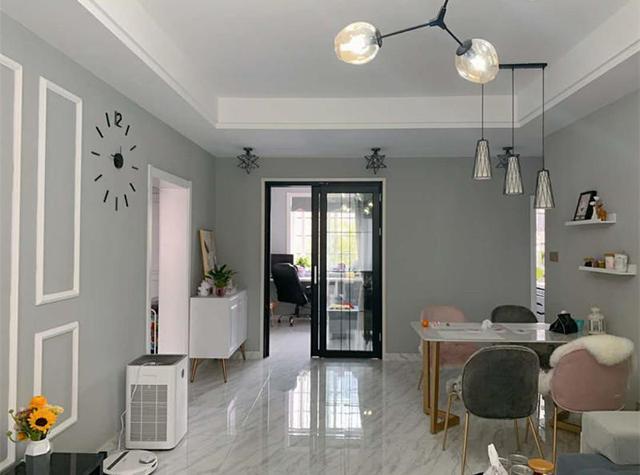 闺蜜简约风的新房入住，背景墙价格低却很漂亮，客厅搭配很上档次