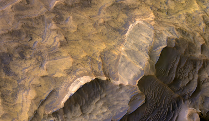 火星|这张美丽的火星照，位于马里内里斯山谷外的一个地区