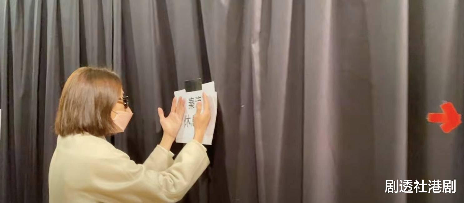 秋瓷炫|钟嘉欣个人网上频道晒颁奖礼前夕短片,自曝已准备好视后获奖感言