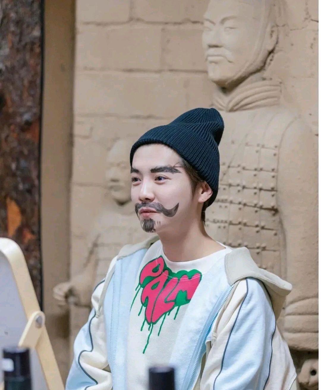 鹿晗|鹿晗太惨了?高圆圆进母校被拒?《快乐大本营》真的消失了?