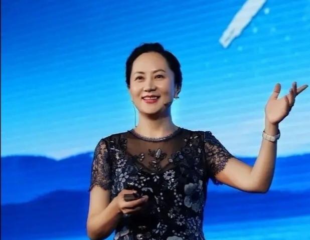 全球时尚号|孟晚舟才是贵族女神，带脚铐仍支持国货，走路带风气质不减