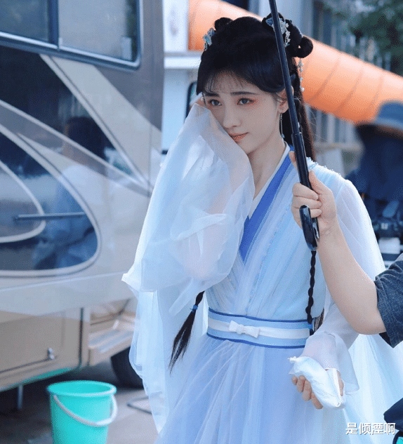 鞠婧祎|鞠婧祎新剧《花戎》抛弃半永久妆容，看清造型后，网友：爱了！